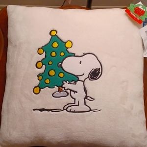 NWT Peanuts Snoopy Christmas Accent Pillow